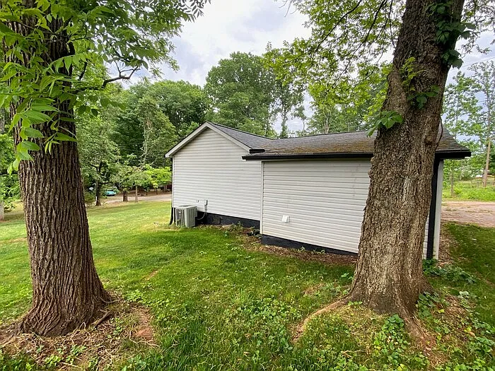 3 bed, 2.0 bath, 1102 sqft, $1,200 — Photo 4