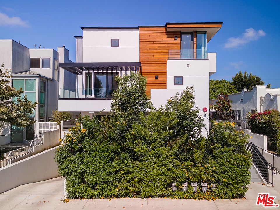 1st image of 829 N Martel Ave #1