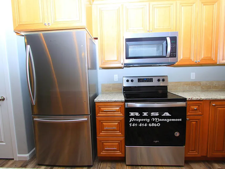 4185 Lancaster Dr NE — Photo 9