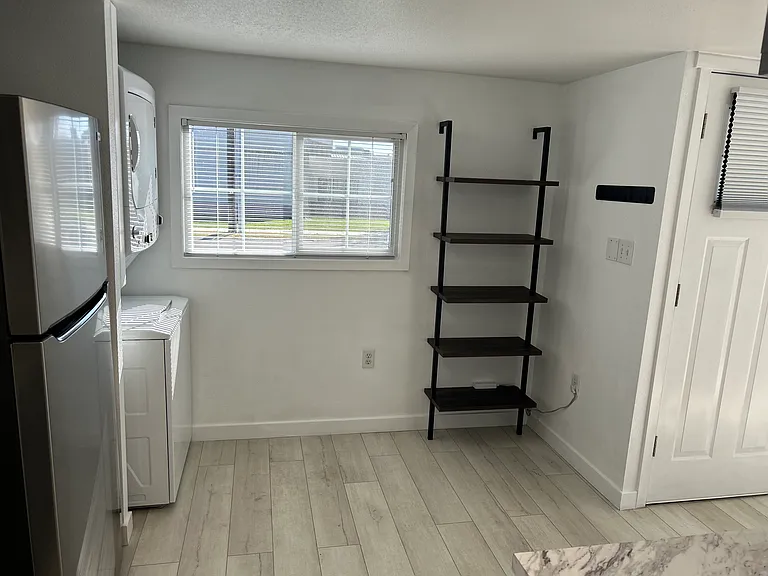617 Thayer Dr — Photo 4