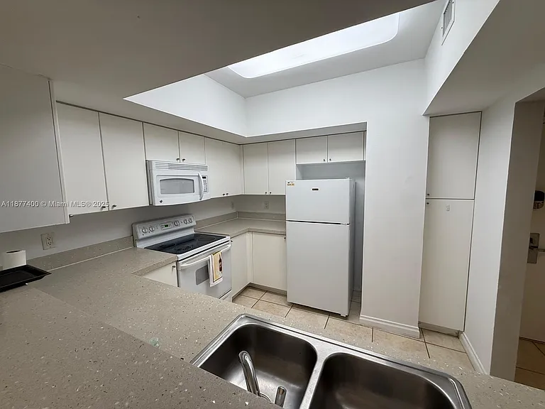 17375 Collins Ave #804 — Photo 6