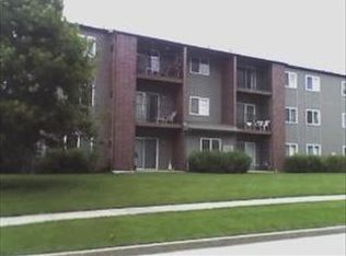 721 Elm Ln APT 201, Woodstock, IL 60098