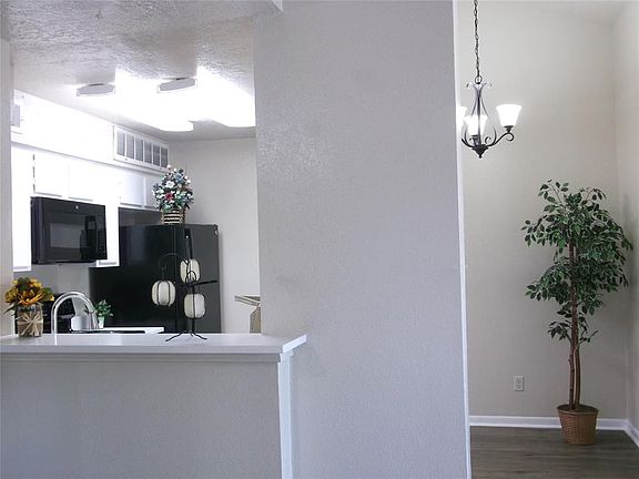 4th image of 2021 Spenwick Dr APT 322