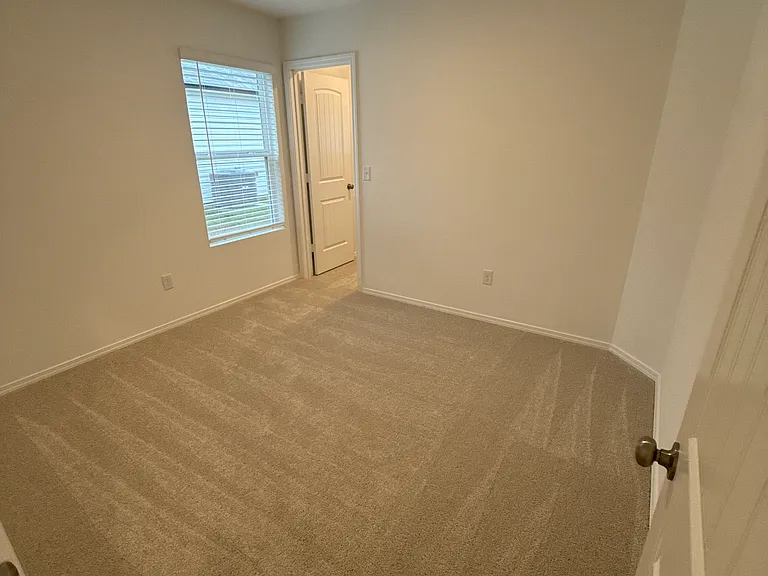 771 Gussy Ln — Photo 6