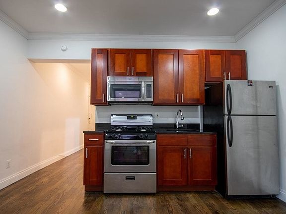 4th image of 102 W 80th St APT 76