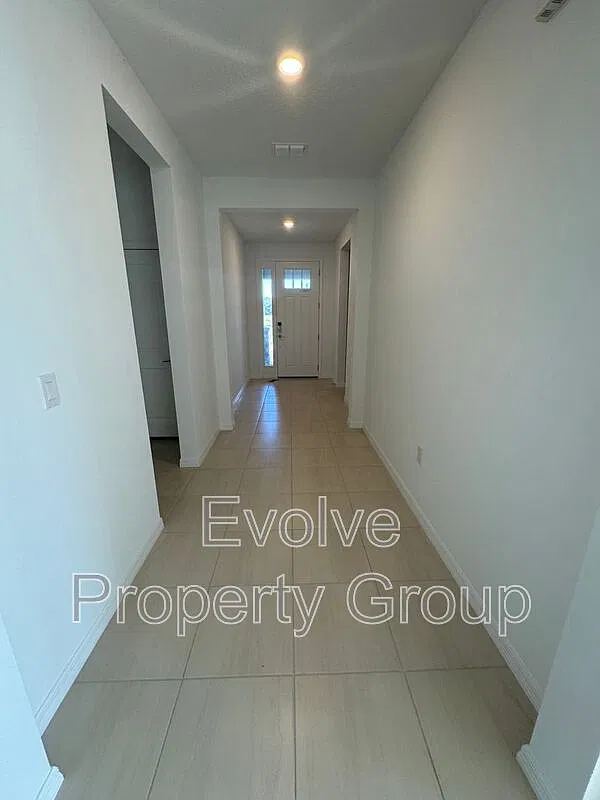 4 bed, 4.5 bath, 3267 sqft, $2,795 — Photo 4