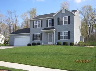 2335 Cedar Bluffs Dr, Slinger, WI 53086