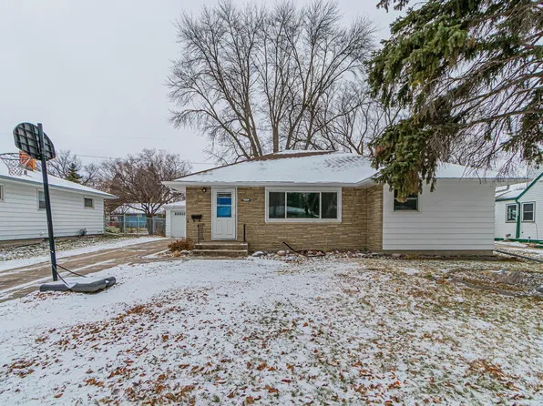 2014 9th St N, Fargo, ND 58102