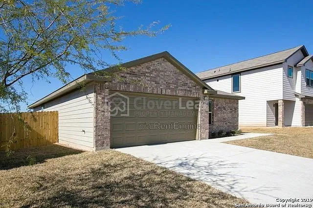 3 bed, 2.0 bath, 1267 sqft, $1,597 — Photo 2