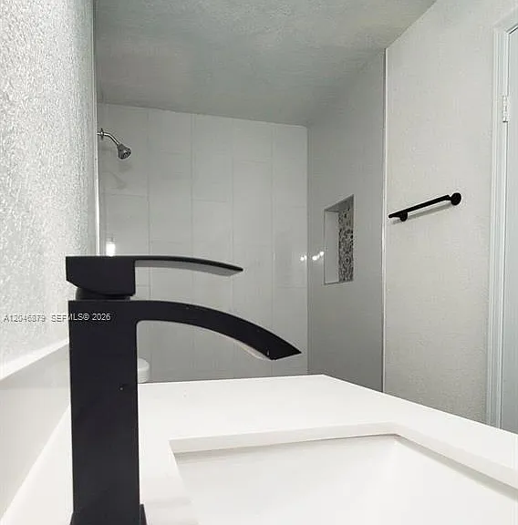 927 Riverside Dr #324 — Photo 9