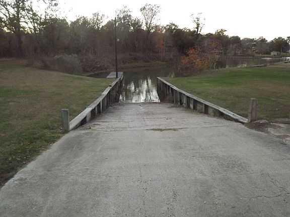 Comunity baot ramp.