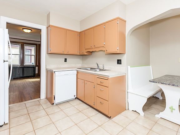 2nd image of 305 5th Ave S