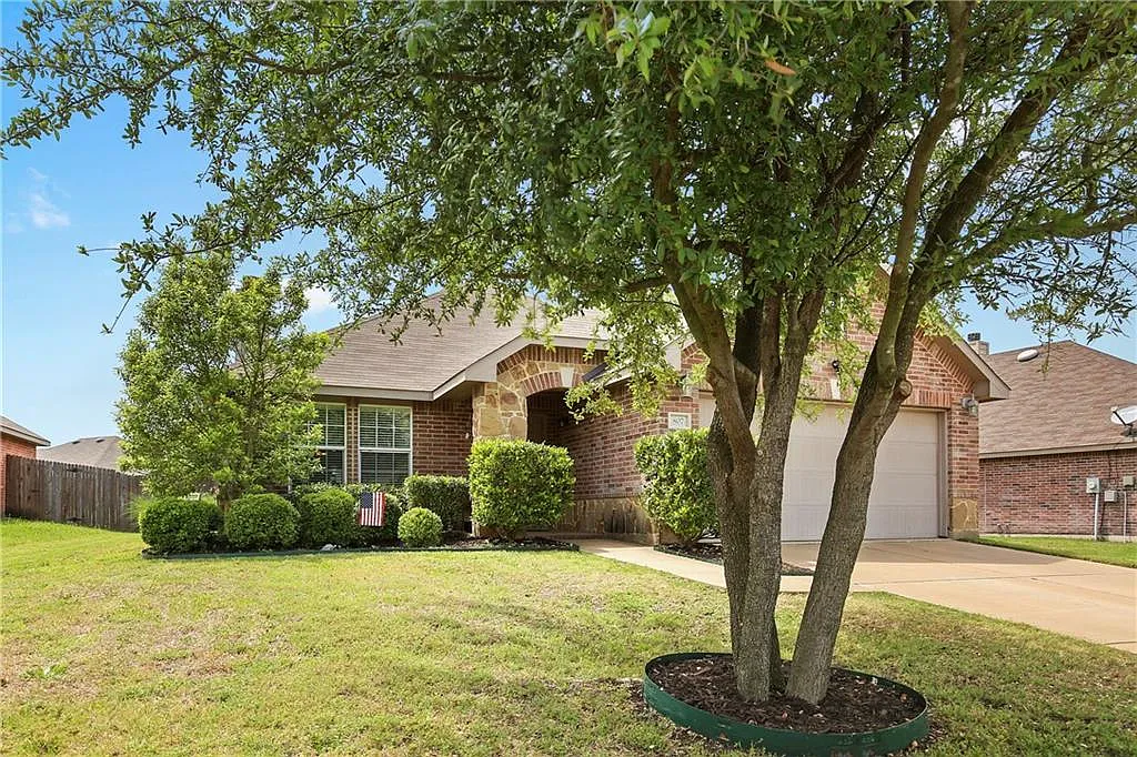 3 bed, 1888 sqft, $2,095 — Photo 4