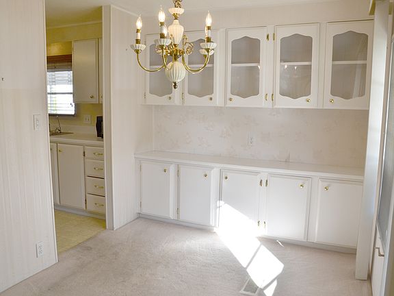 5th image of 155 NE Sharyon Ln