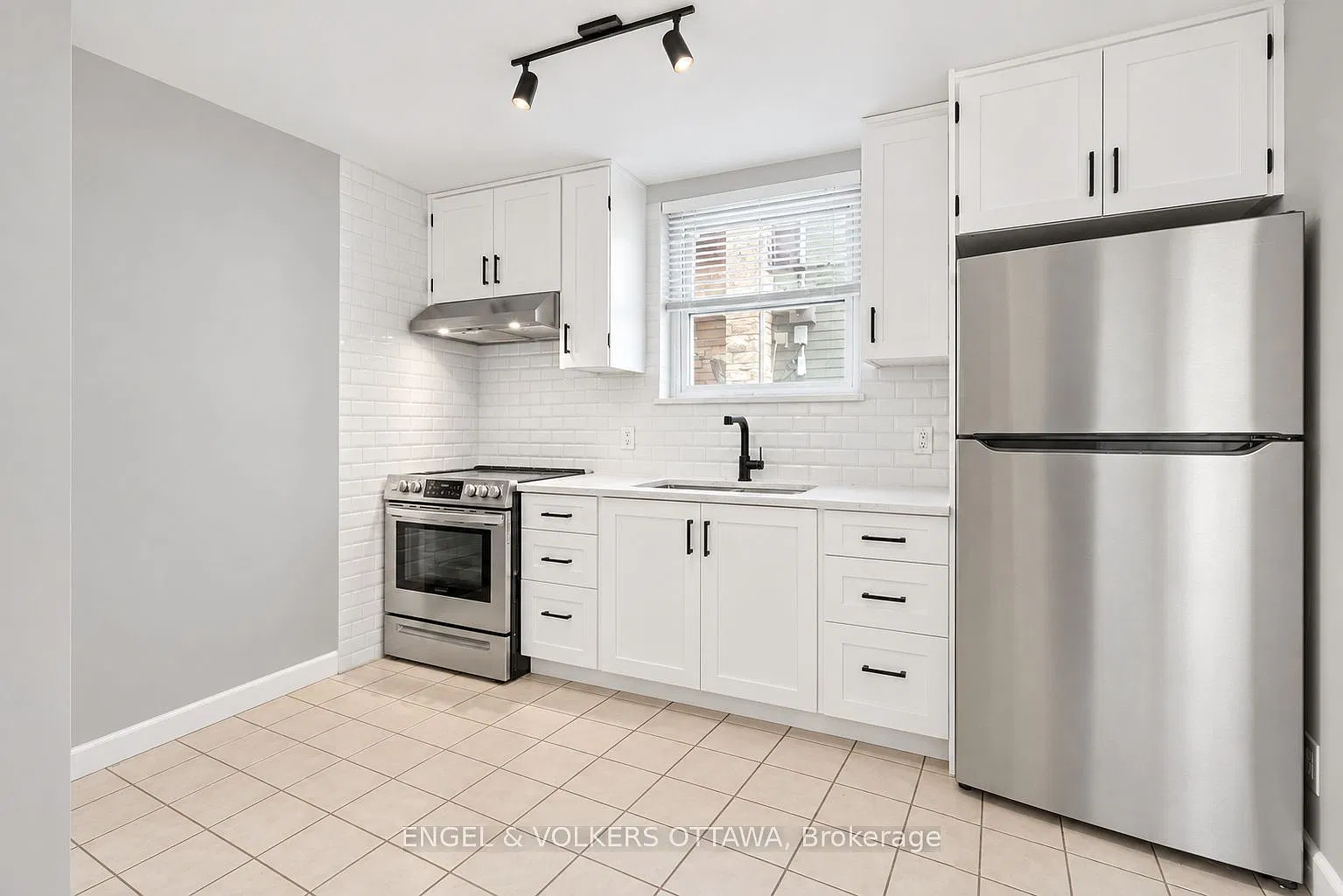 527 Laderoute Ave — Photo 4