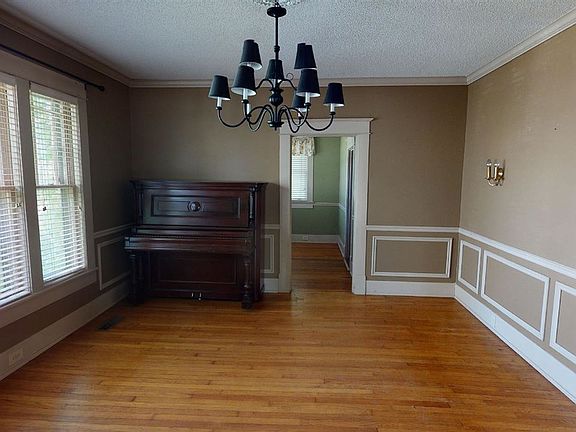 4th image of 830 Sampson Ave