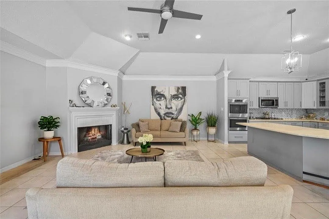 4 bed, 2.5 bath, 3454 sqft, $4,800 — Photo 2