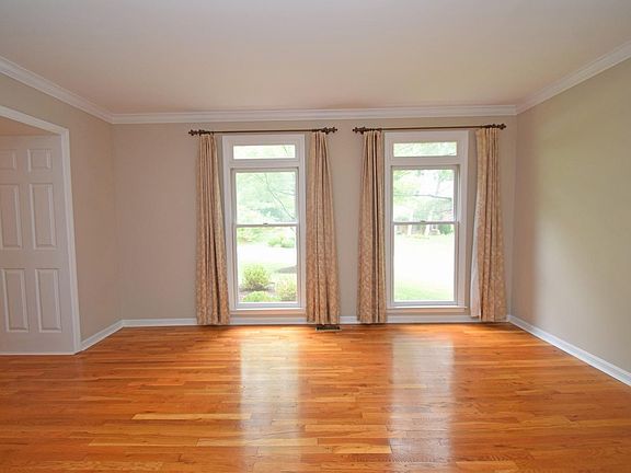3rd image of 7175 Foxview Dr