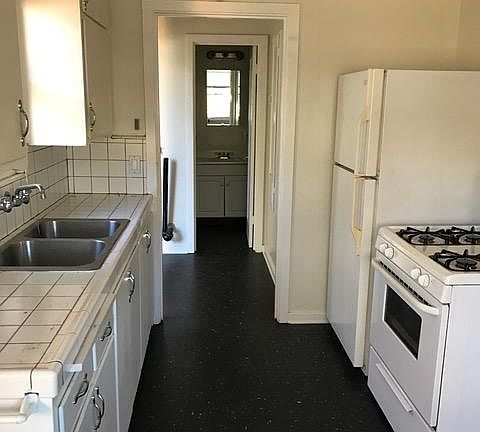 2nd image of 2423 V St APT B