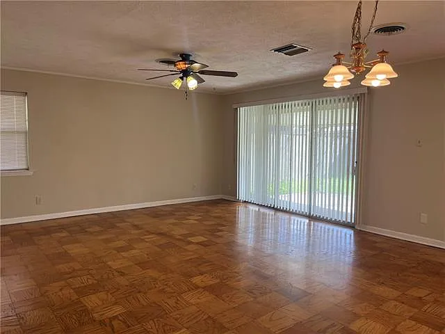 3 bed, 2.0 bath, 1390 sqft, $1,700 — Photo 4