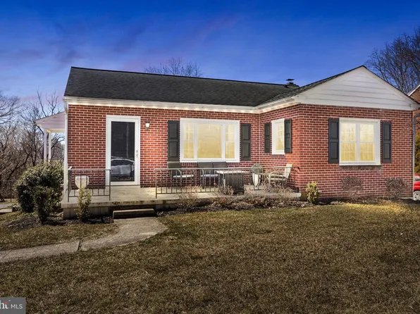 1218 Diamond St, Akron, PA 17501