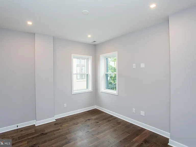 327 Wood St — Photo 50