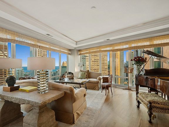 3rd image of 57 E Delaware Pl #Penthouse 4001