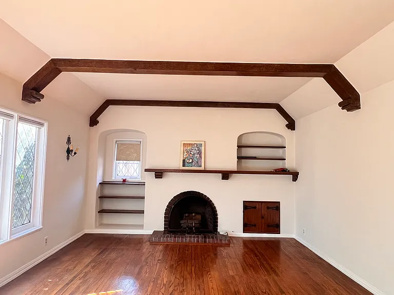 324 N Story Pl — Photo 3