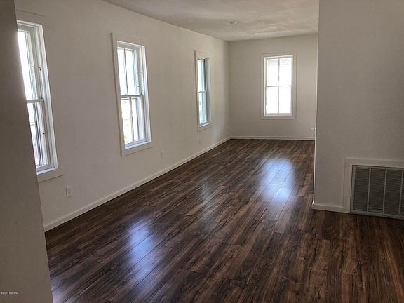 4th image of 479 Washington Ave