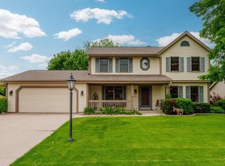 N59W24569 Quail Run Ln, Sussex, WI 53089