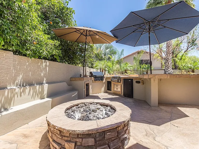1211 E Drake Dr — Photo 6
