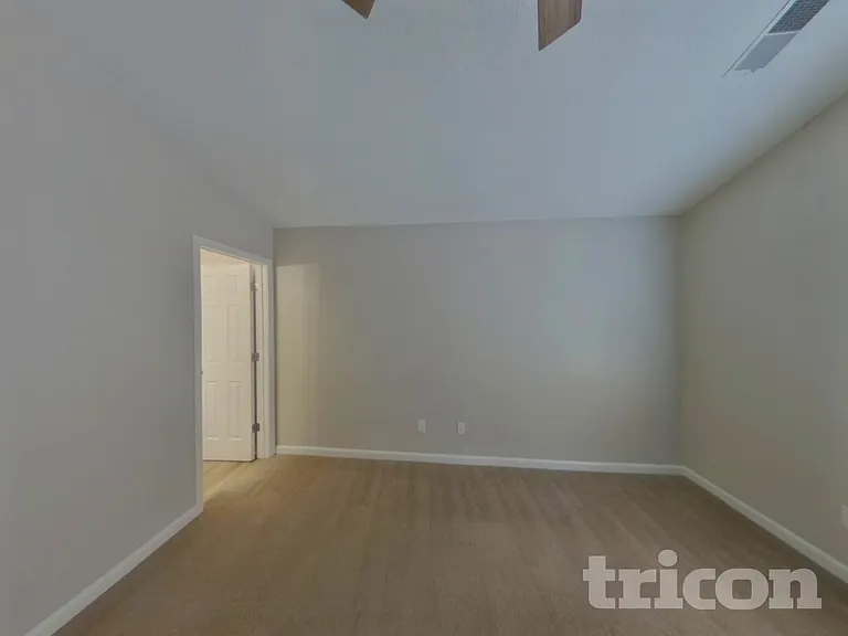 562 Chisolm Way — Photo 7