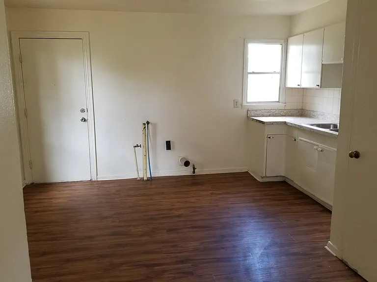 4607 Preston St — Photo 6