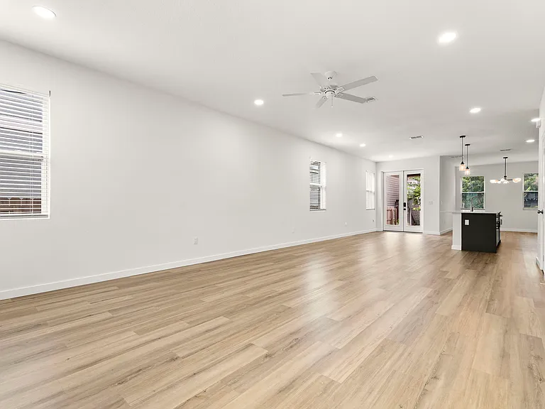 210 E Columbus Dr #1 — Photo 8