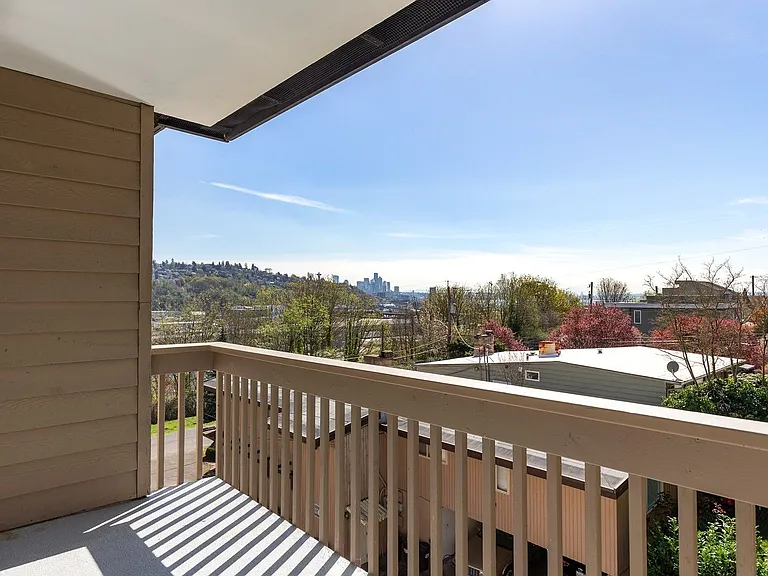 Luke Apartments — Photo 33