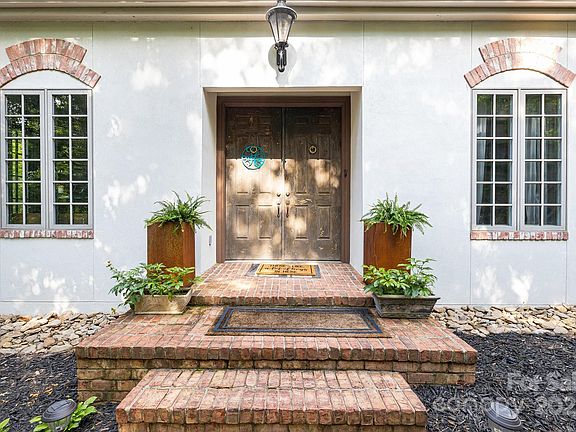 3rd image of 280 Sweetwater Hills Dr