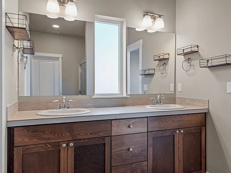 280 NW Double Eagle Ave — Photo 12