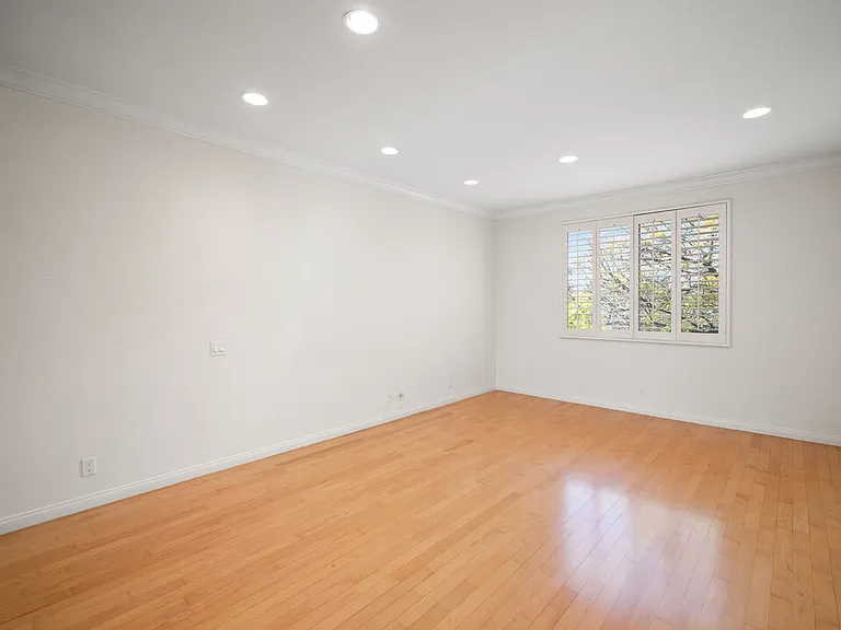 200 N Almont Dr #302 — Photo 18
