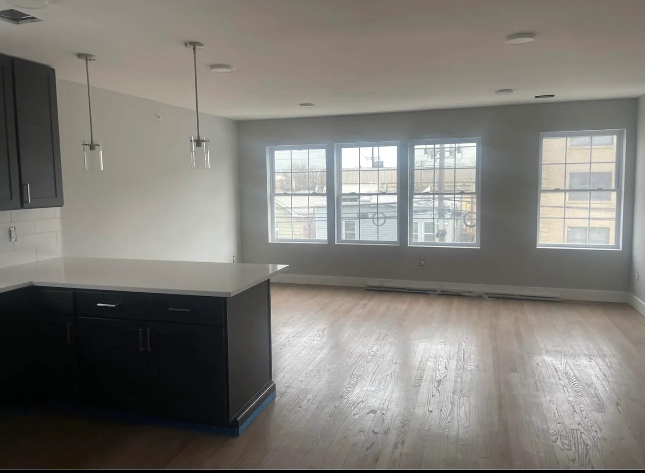 3 bed, $2,500 — Photo 2