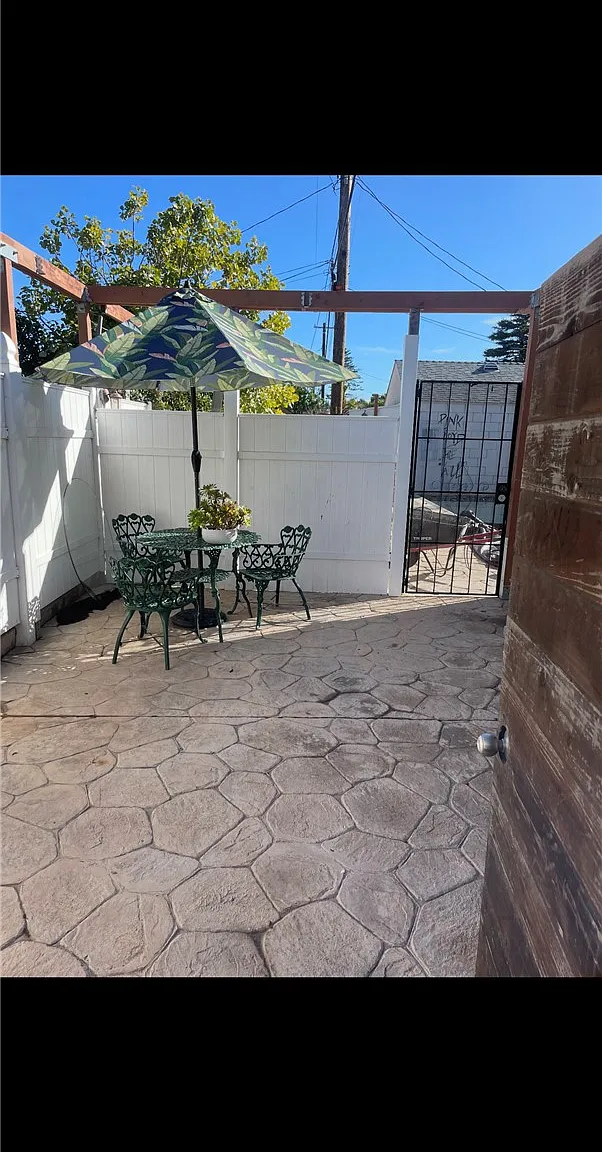 Studio, 500 sqft, $1,900 — Photo 3