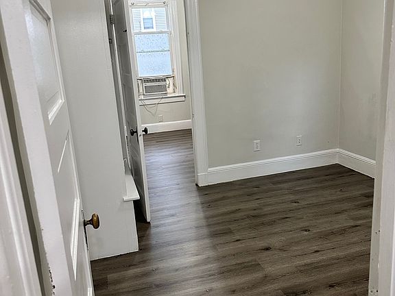 4th image of 82 Court House Pl #2