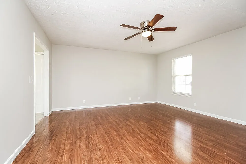 3 bed, 2.0 bath, 2070 sqft, $2,555 — Photo 4