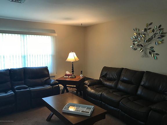 4th image of 572A Sheffield Ct #100A