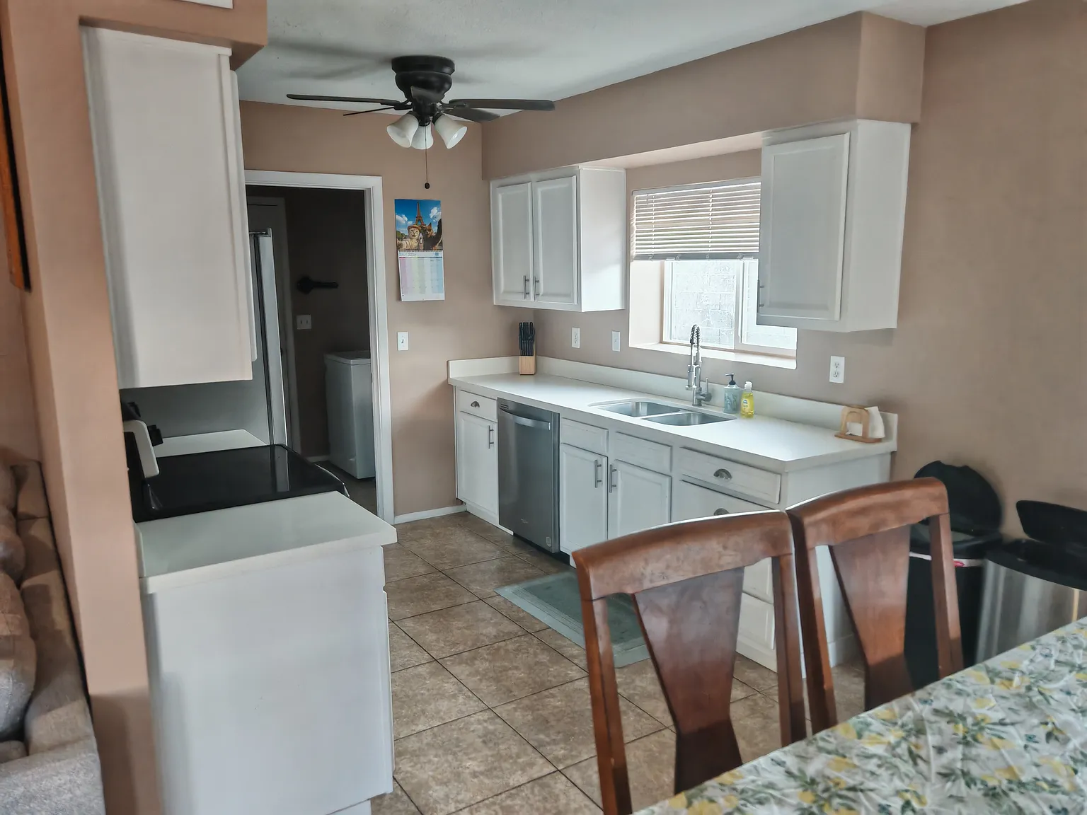 3 bed, 1338 sqft, $2,100 — Photo 2