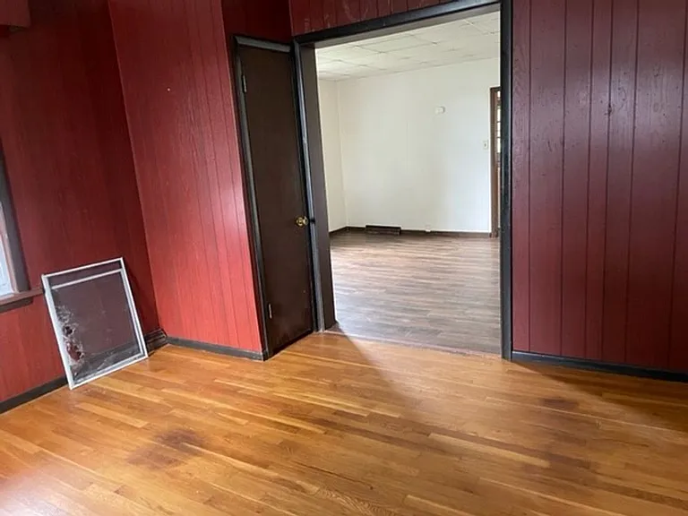 2717 Butler St — Photo 2