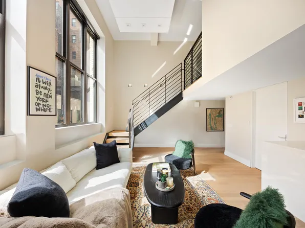421 Hudson Street 214 image 3 of 11
