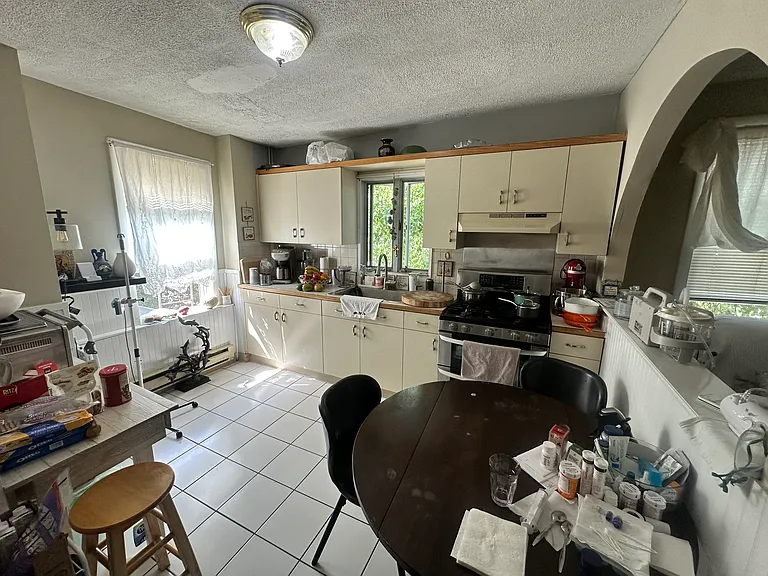 203 3rd St #2 — Photo 3