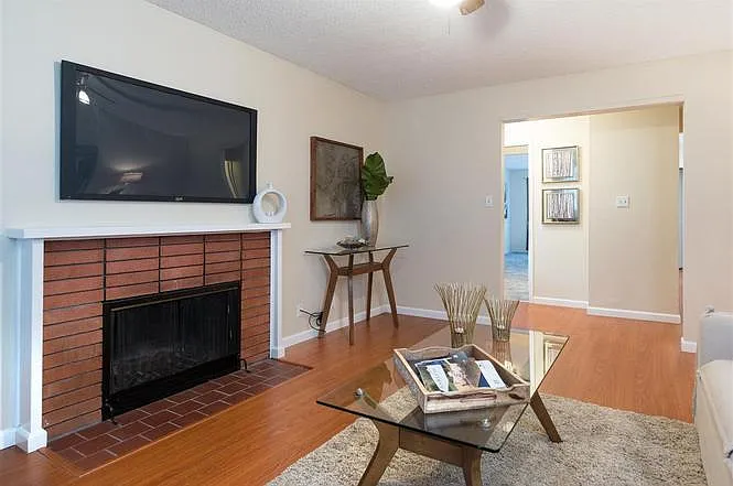 4296 Lorren Dr — Photo 5