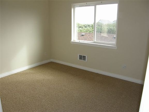 3rd image of 908 Thayer Court Se