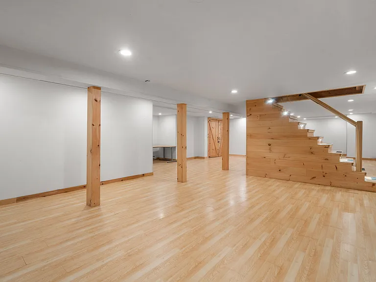 56 Parmenter Ln — Photo 38